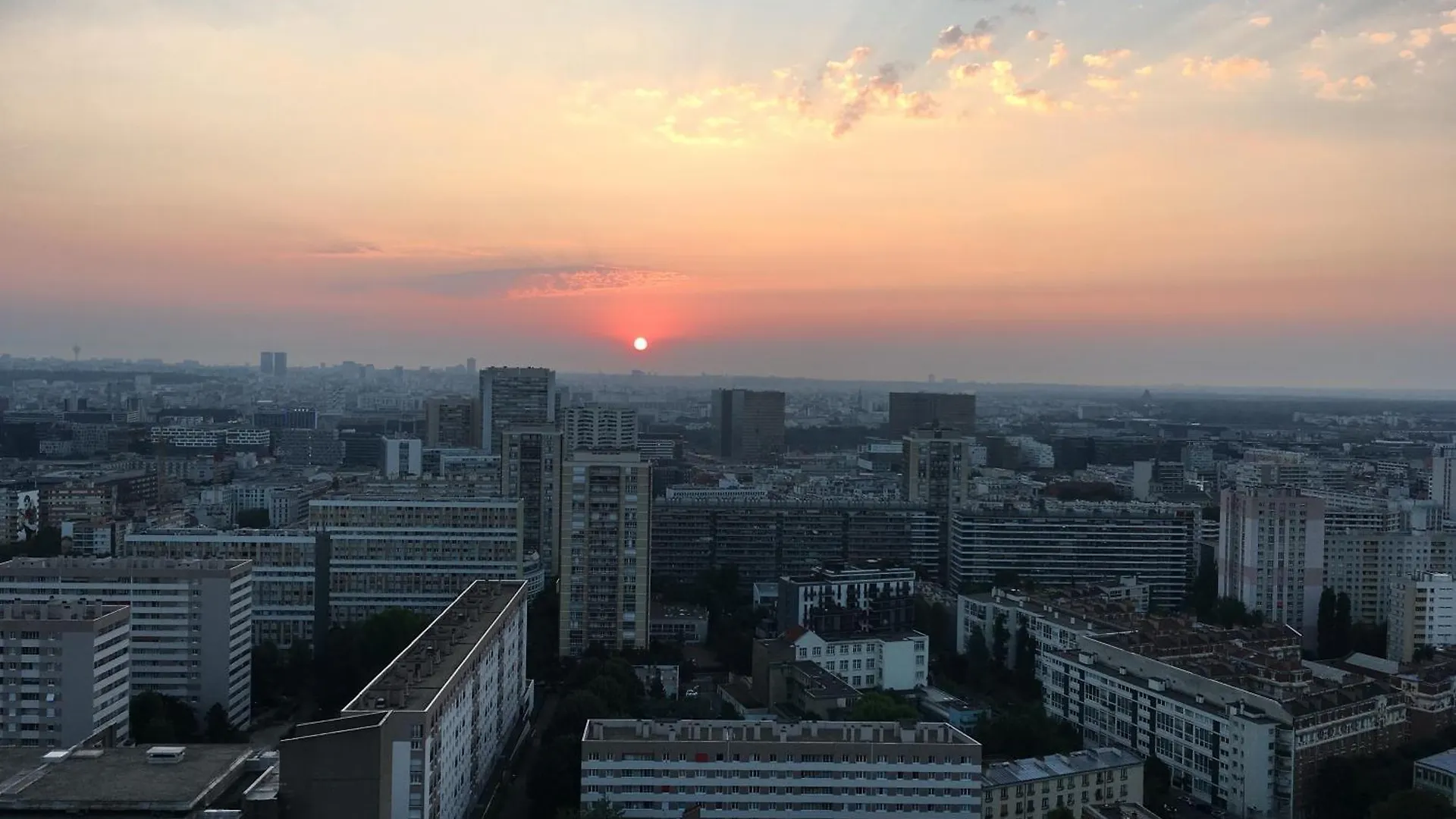 Le 300 By Happynoworry * Paris
